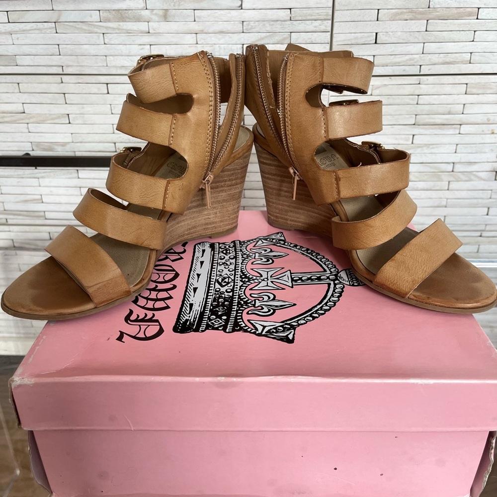 Crown Vintage Wedge Sandals - Picture 2 of 6